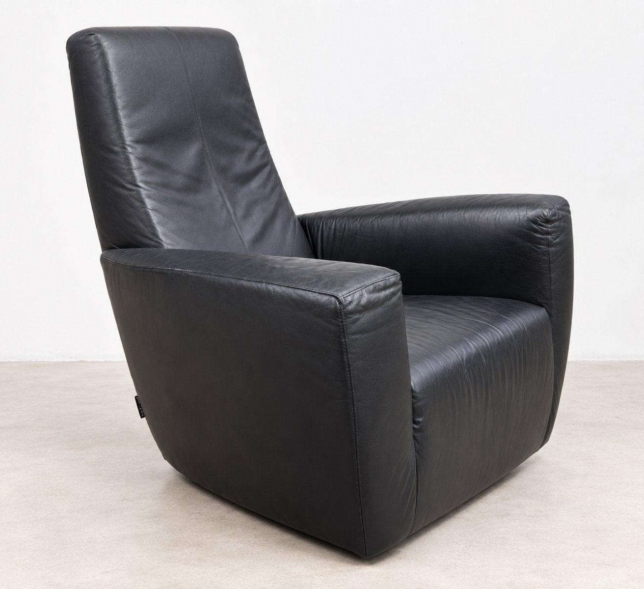 LABEL Longa fauteuil – Gerard van den Berg – zwart leer, Gebruikt, Onbekend, Ophalen of Verzenden, Label