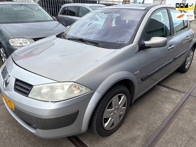 Renault Mégane 2.0-16V Dynamique Luxe AUTOMAAT-airco, Auto's, Renault, 135 pk, Gebruikt, 4 cilinders, Beige