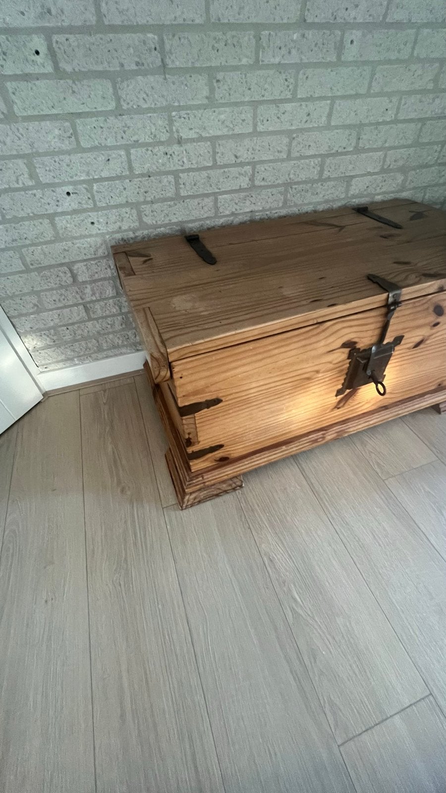Houten Kist - Grenenhout met Metalen Beslag, Ophalen, Gebruikt, 100 tot 150 cm, 75 tot 100 cm