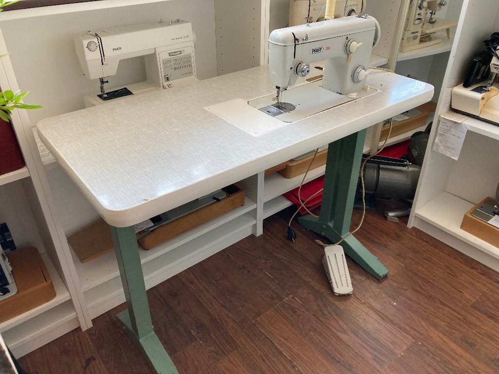 Pfaff 260 semi industrie - IN TAFEL zware materialen/leer, Hobby en Vrije tijd, Naaimachines en Toebehoren, Ophalen, Duitsland