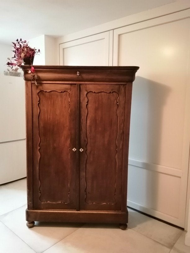 Antieke kast met 4 legplanken en 3 lades, Ophalen