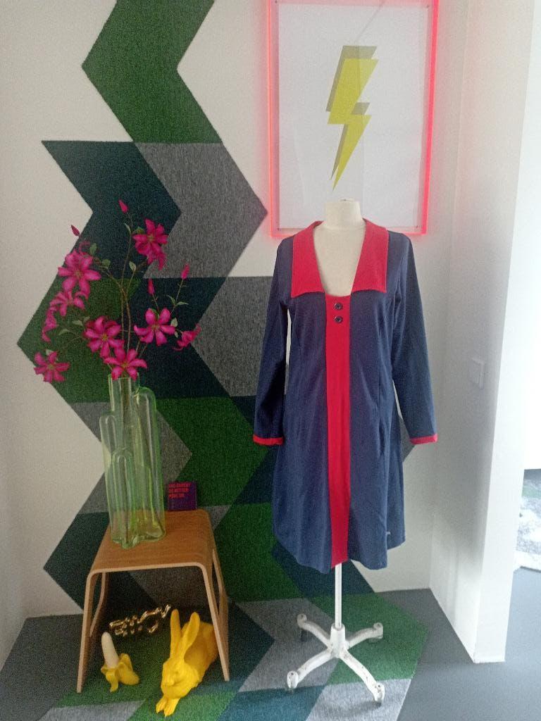 Super mooi blauw/rood jurkje van tante betsy maat L, Tante Betsy, Blauw, Maat 42/44 (L), Ophalen of Verzenden