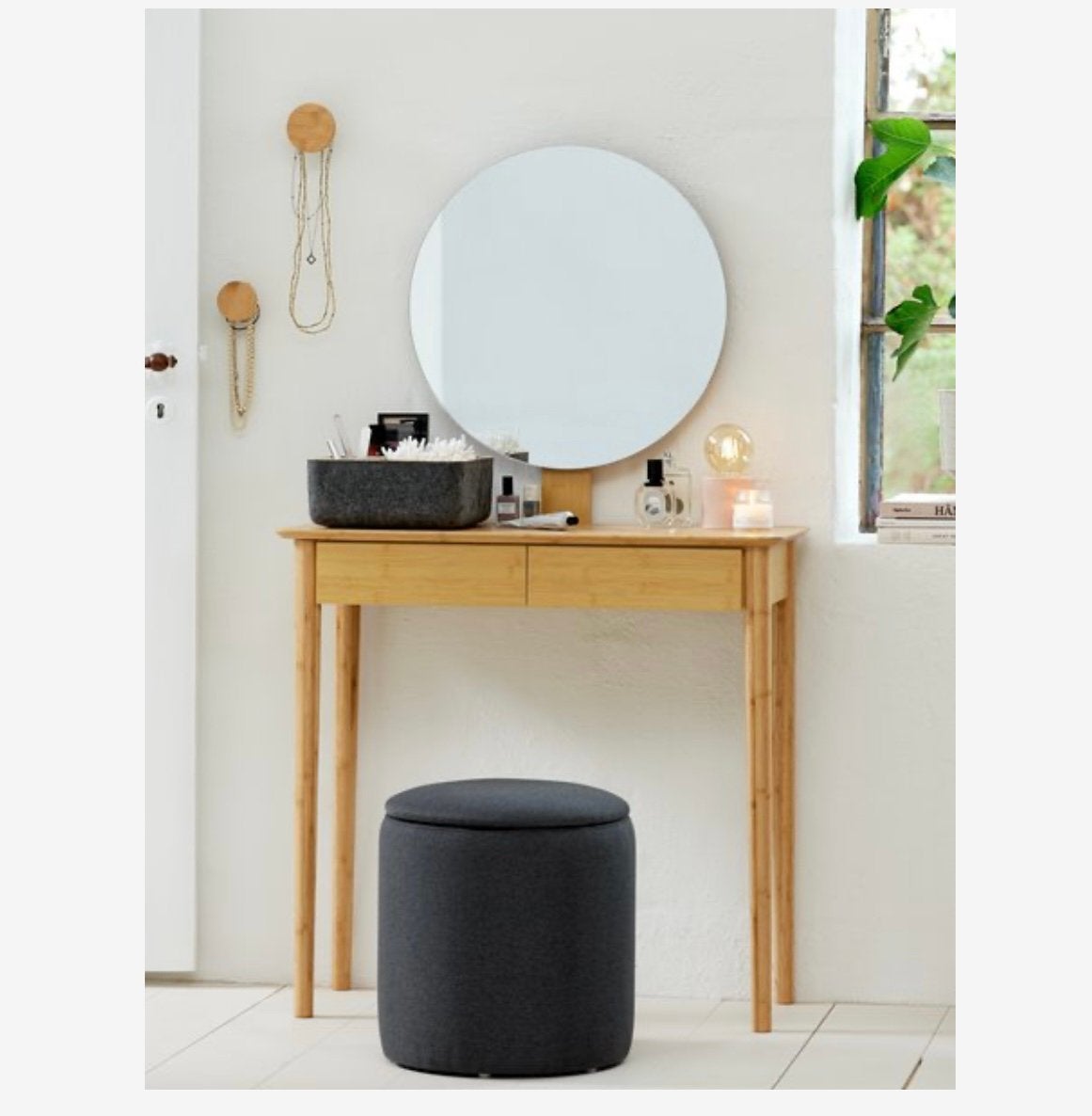 Bamboe make-up tafel met spiegel en krukje van Jysk, Ophalen, Zo goed als nieuw, 75 cm of meer, 60 cm of meer