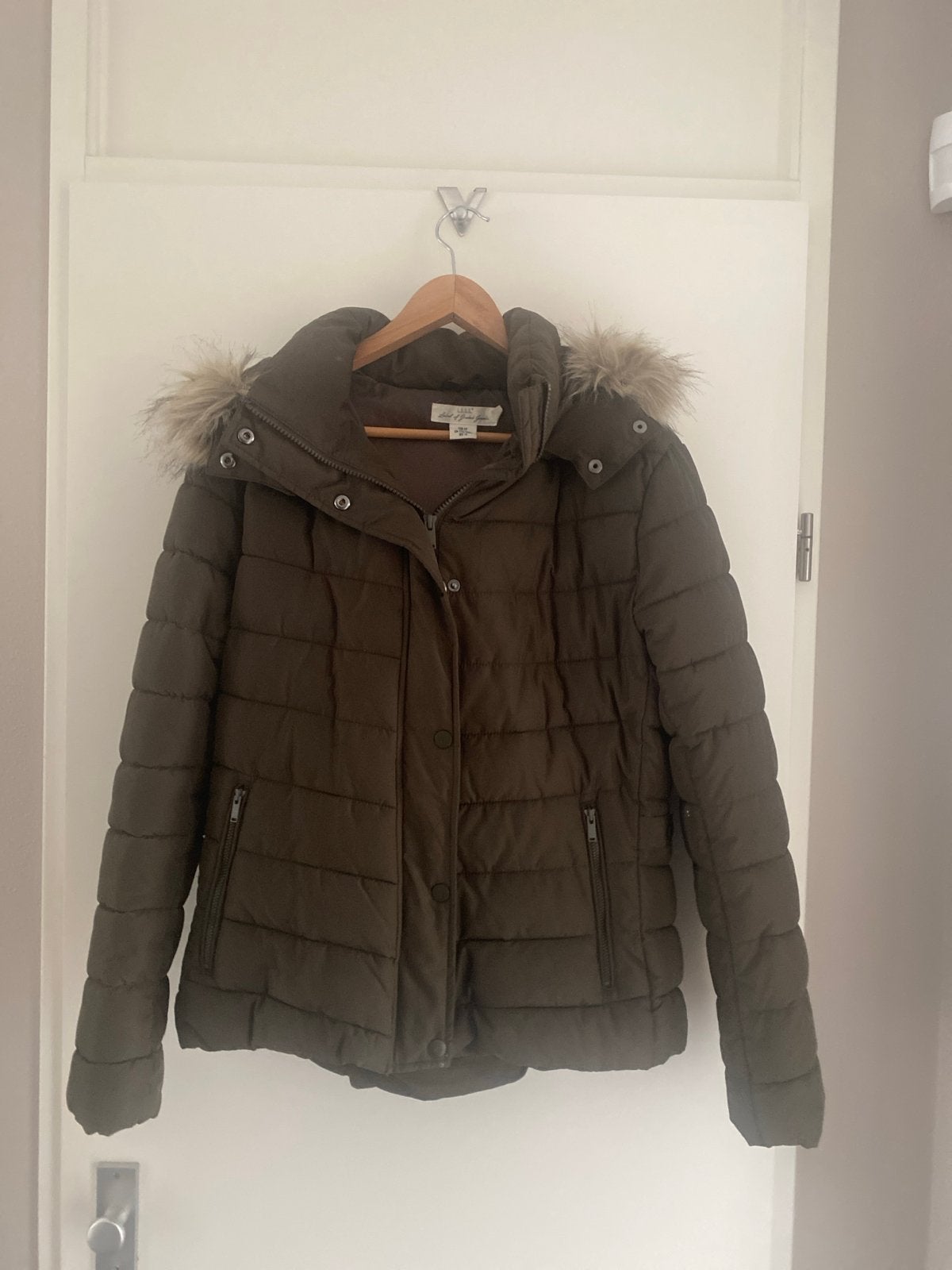 L.O.G.G. H&M gewatteerde jas met capuchon en bont, Kleding | Dames, Jassen | Winter, Ophalen of Verzenden, Zo goed als nieuw, Maat 42/44 (L)