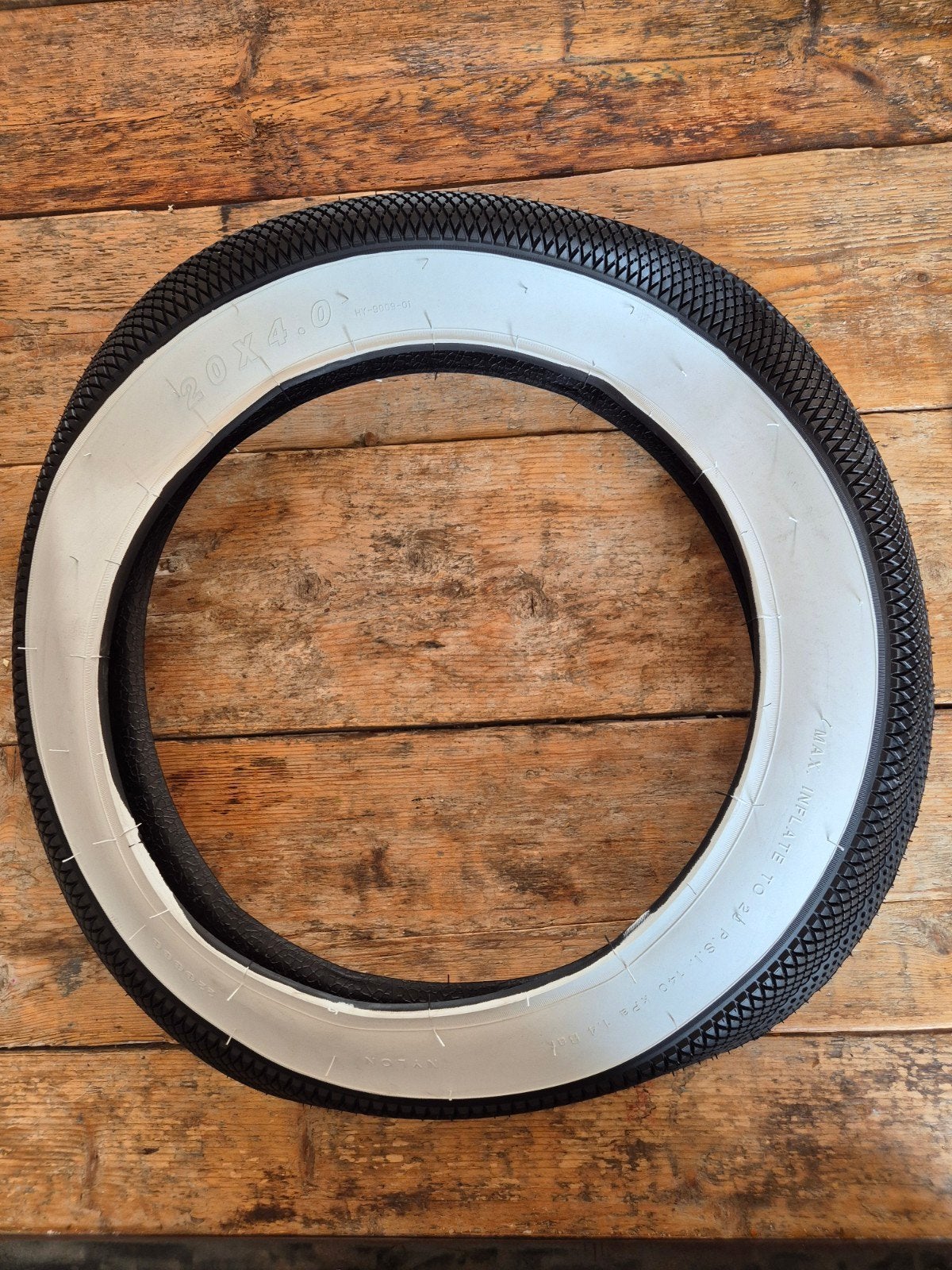 Nieuwe white wall buitenband Fatbike 20 x 04, Ophalen, Fatbike