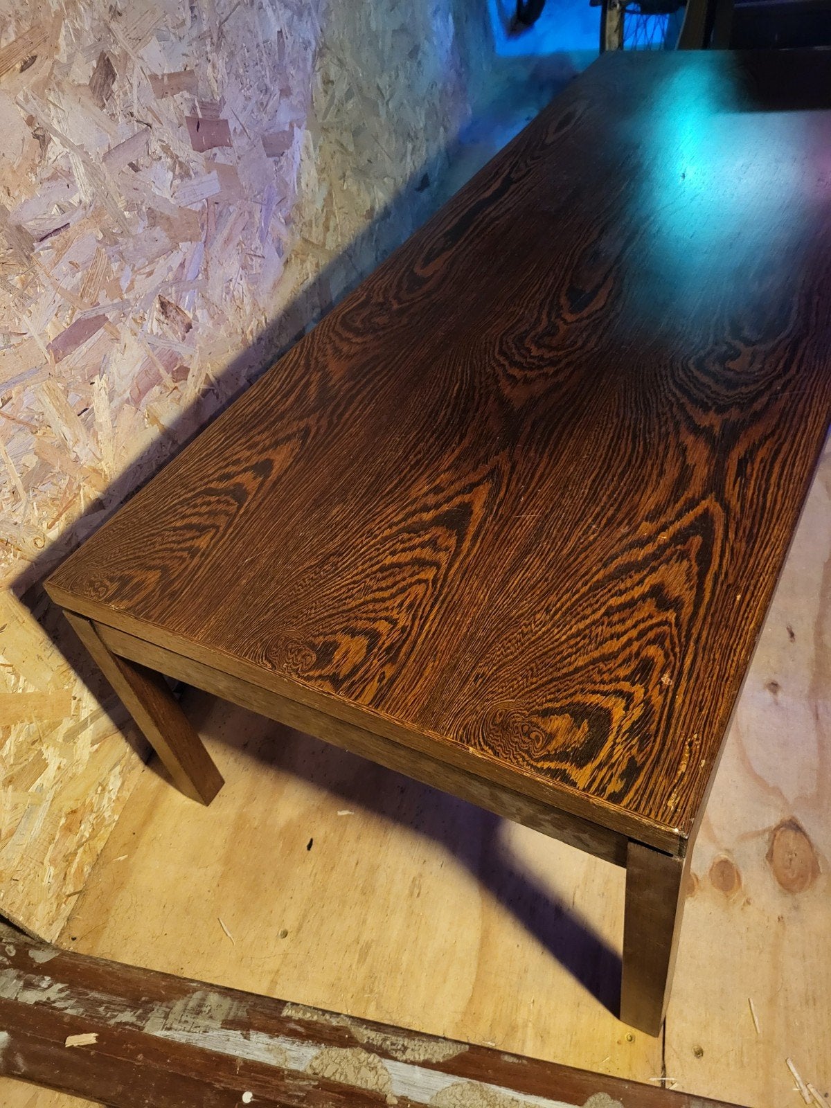 Vintage wenge salontafel 1960 1970 topform

Nette staat.

Bi, Ophalen, 25 tot 50 cm, Rechthoekig, 100 tot 150 cm
