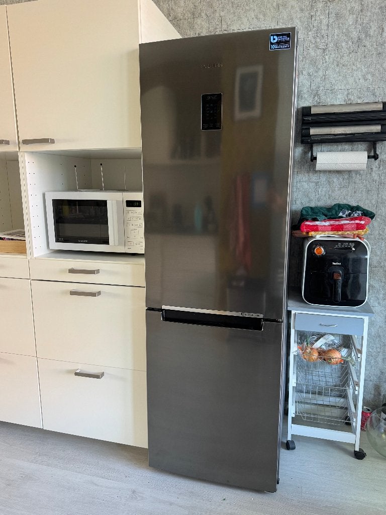Samsung RB33J3219SS Koelvriescombinatie RVS - NoFrost, Witgoed en Apparatuur, Koelkasten en IJskasten, Ophalen, Gebruikt, 200 liter of meer