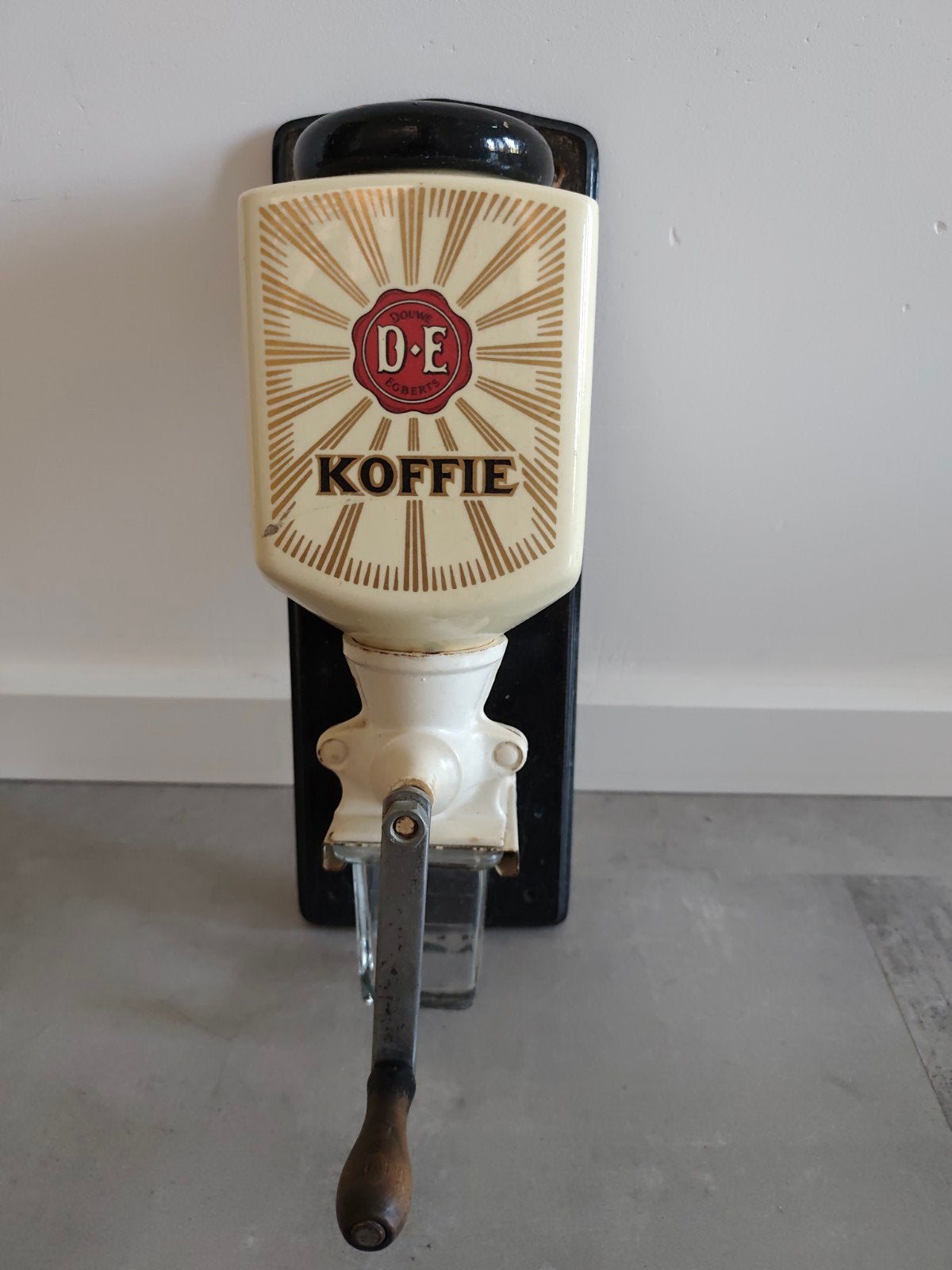Vintage Douwe Egberts wandkoffiemolen - glas defect, Ophalen