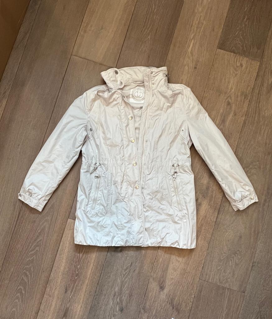 ZGAN Gerry Weber lichtgewicht (tussen) jasje zilverwit mt 40, Maat 38/40 (M), Wit, Ophalen of Verzenden, Zo goed als nieuw