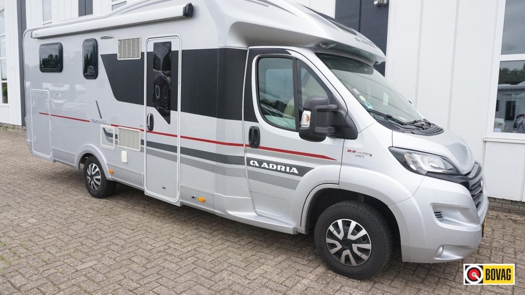 Adria Matrix Platinum 670 SC 5e zitplaats / Dakairco, Chemisch toilet, Ringverwarming, Fiat, Bedrijf