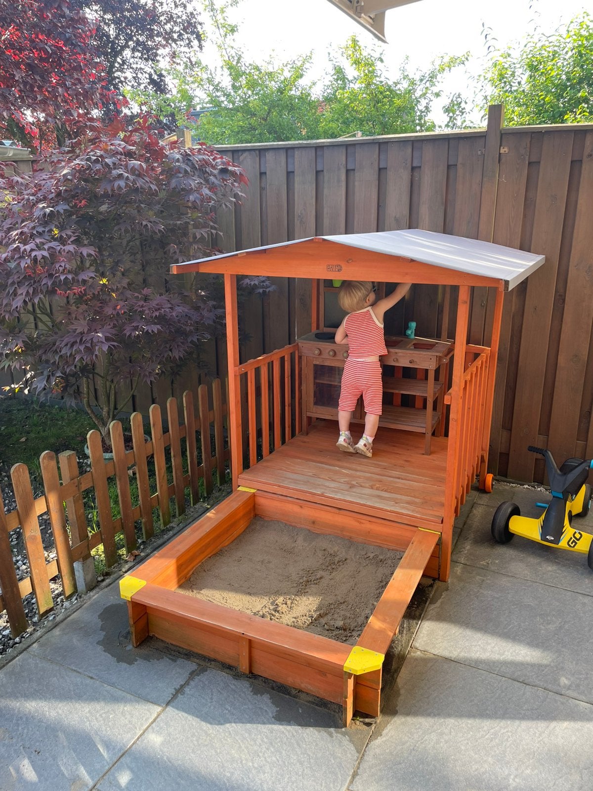 Playhouse with kitchen and sandpit, Ophalen, Zo goed als nieuw, Hout