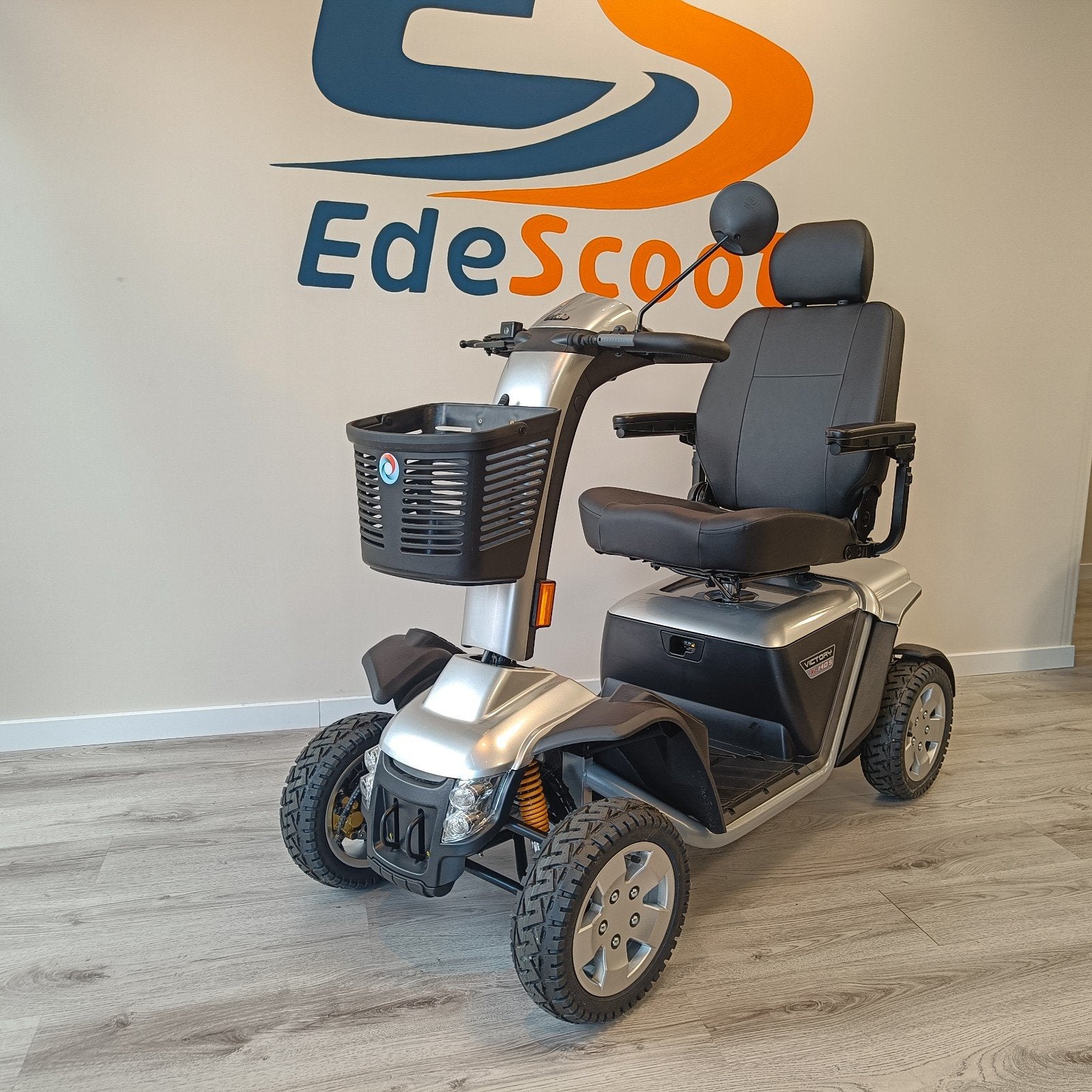 Pride Mobilae Deluxe XLS 4 wiel scootmobiel bijna nieuw, Pride, Ophalen of Verzenden, Zo goed als nieuw, 16 km/u of meer