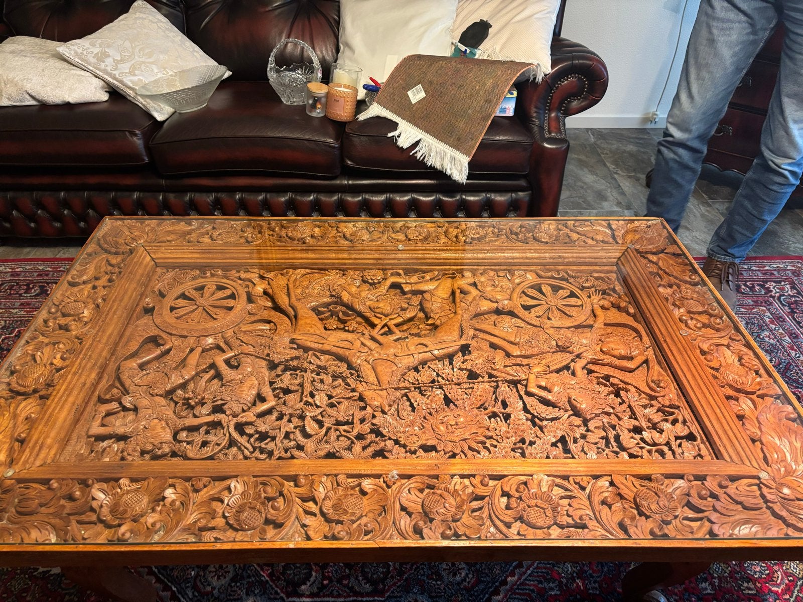 Balinese handgesneden salontafel met glasplaat, Ophalen, Gebruikt, 100 tot 150 cm, Overige houtsoorten