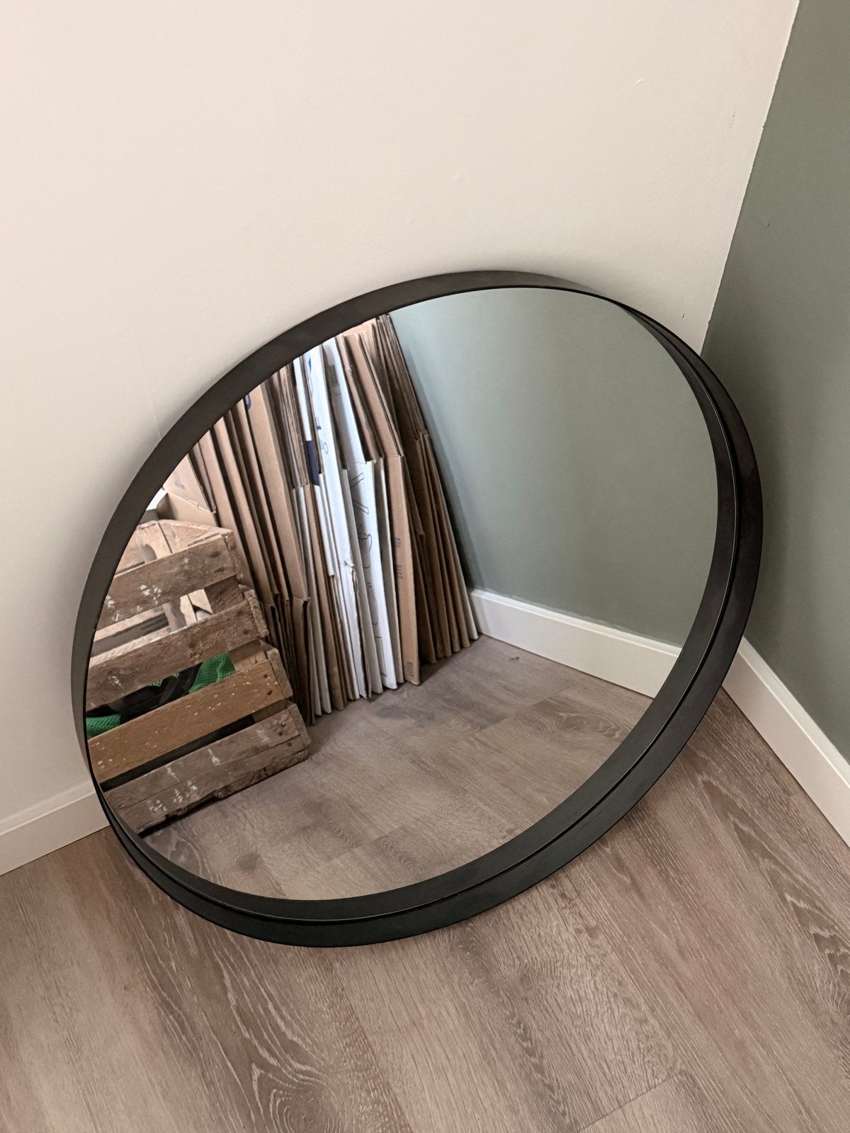 Mooie ronde zwarte spiegel, Huis en Inrichting, Woonaccessoires | Spiegels, Ophalen, Gebruikt, Rond, Minder dan 100 cm