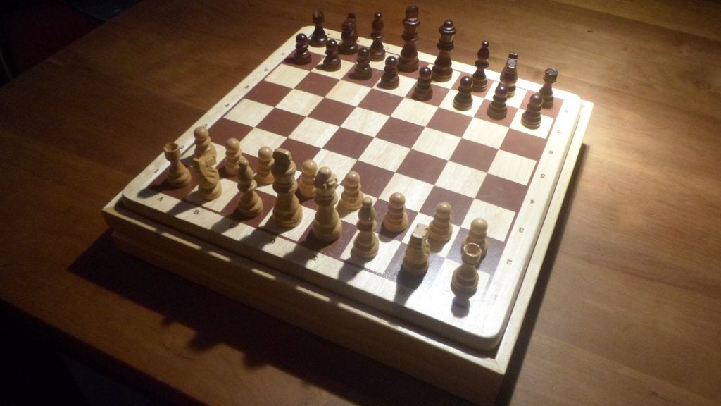Mooie houten schaakkist schaakbord dammen backgammon spellen, Een of twee spelers, Ophalen of Verzenden, Zo goed als nieuw
