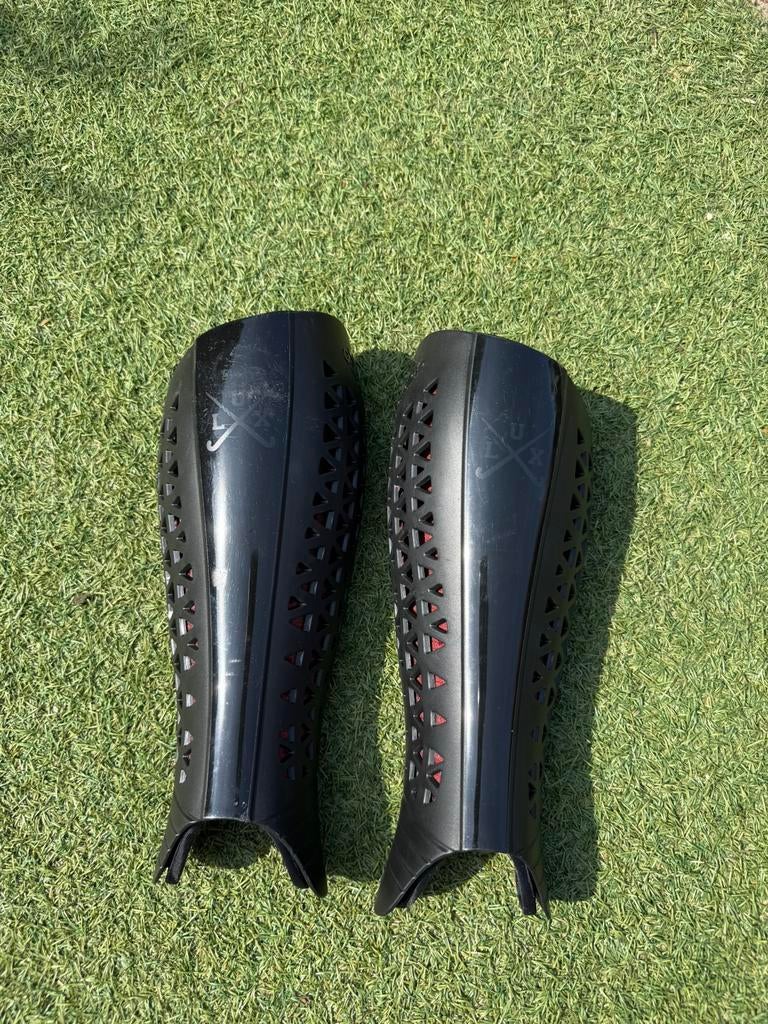 Nieuwe zwarte Adidas Lux scheenbeschermers hockey maat S, Ophalen of Verzenden, Nieuw, Overige typen
