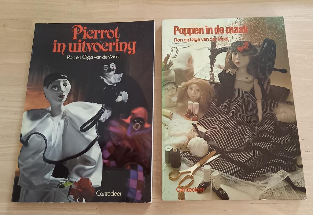 2 boekjes over poppen / Pierrots maken, Ophalen of Verzenden, Zo goed als nieuw, Poppen maken