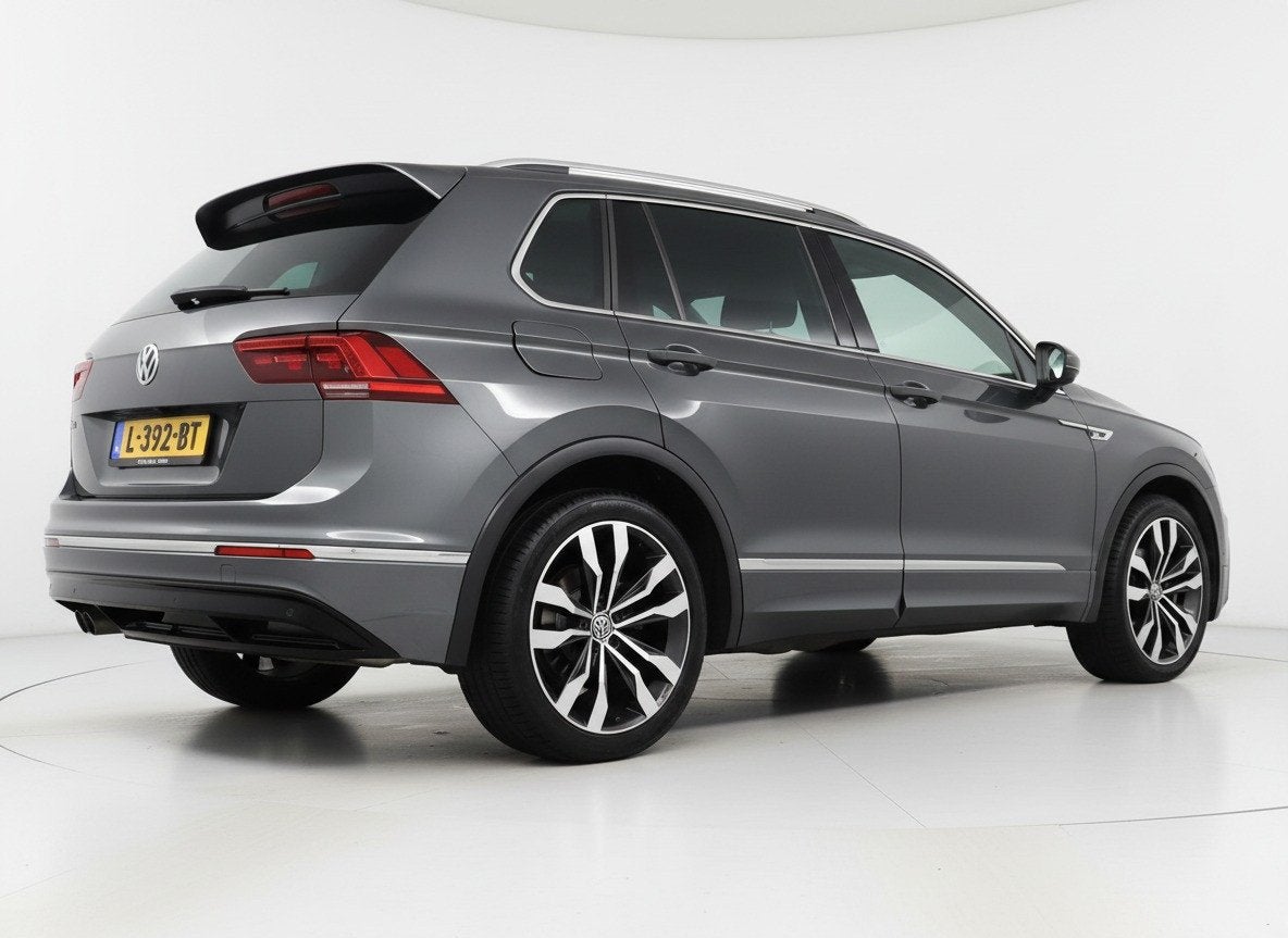 Volkswagen Tiguan 1.4 TSI R-LINE Highline Business R | 100%, 12 maanden, 4 cilinders, Leder en Stof, SUV of Terreinwagen
