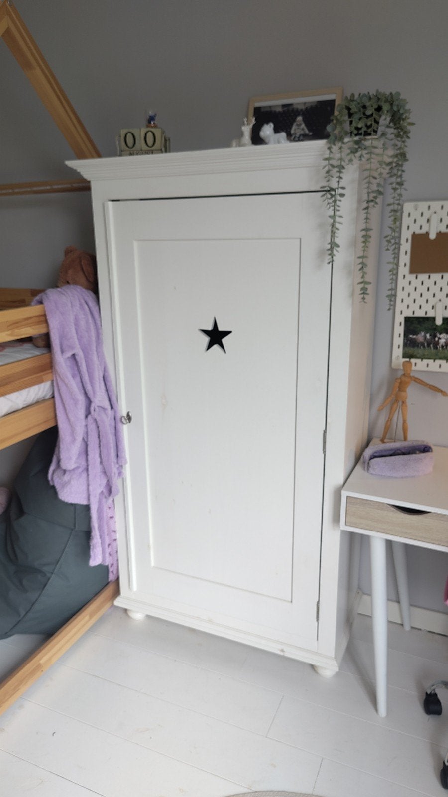 Hoogwaardige witte kledingkast met slot en sleutel, Ophalen, Met deur(en), Gebruikt, 50 tot 100 cm