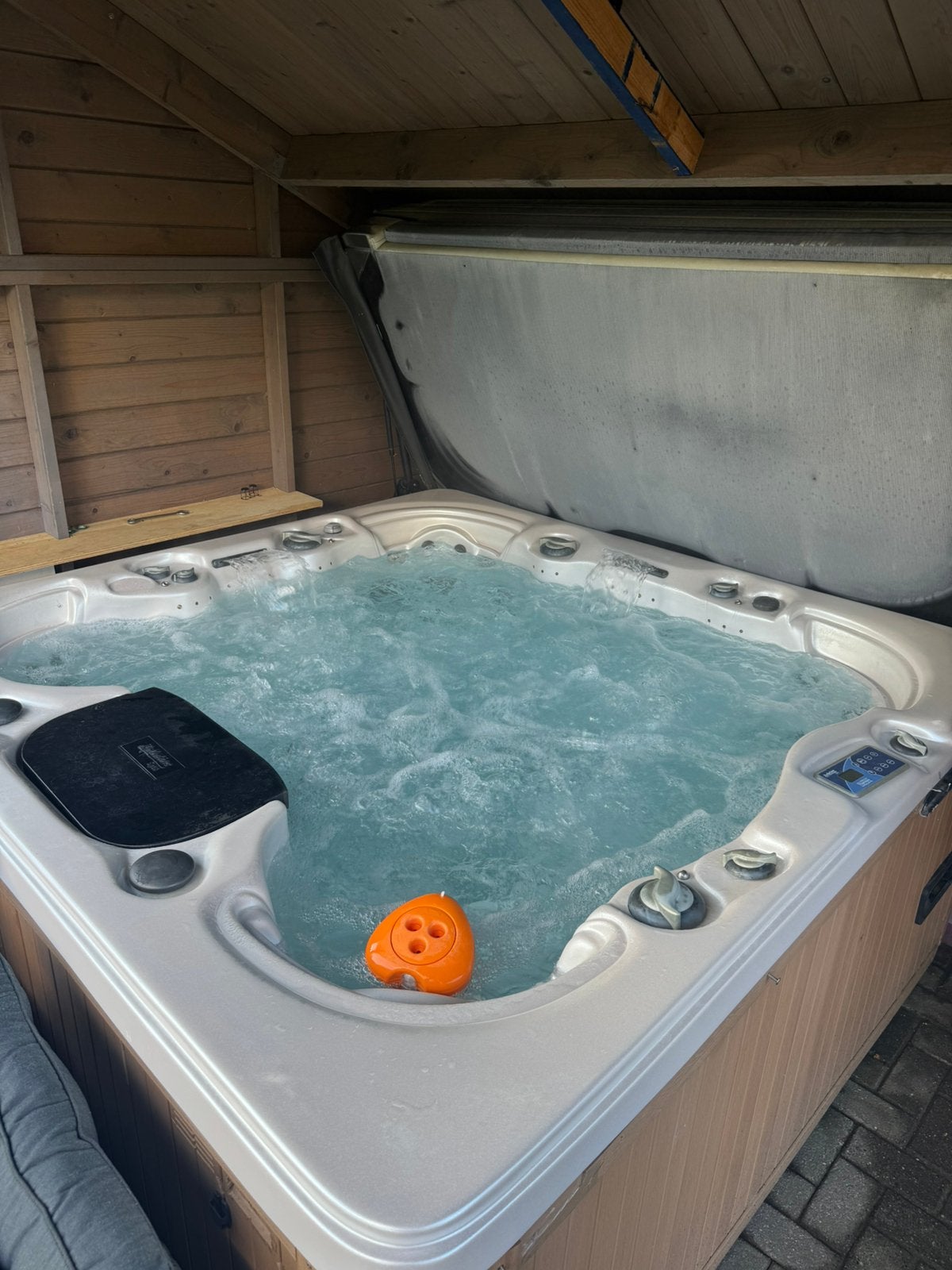 Luxe Jacuzzi met Afdekzeil, Ophalen, Gebruikt, Afdekzeil, Vast