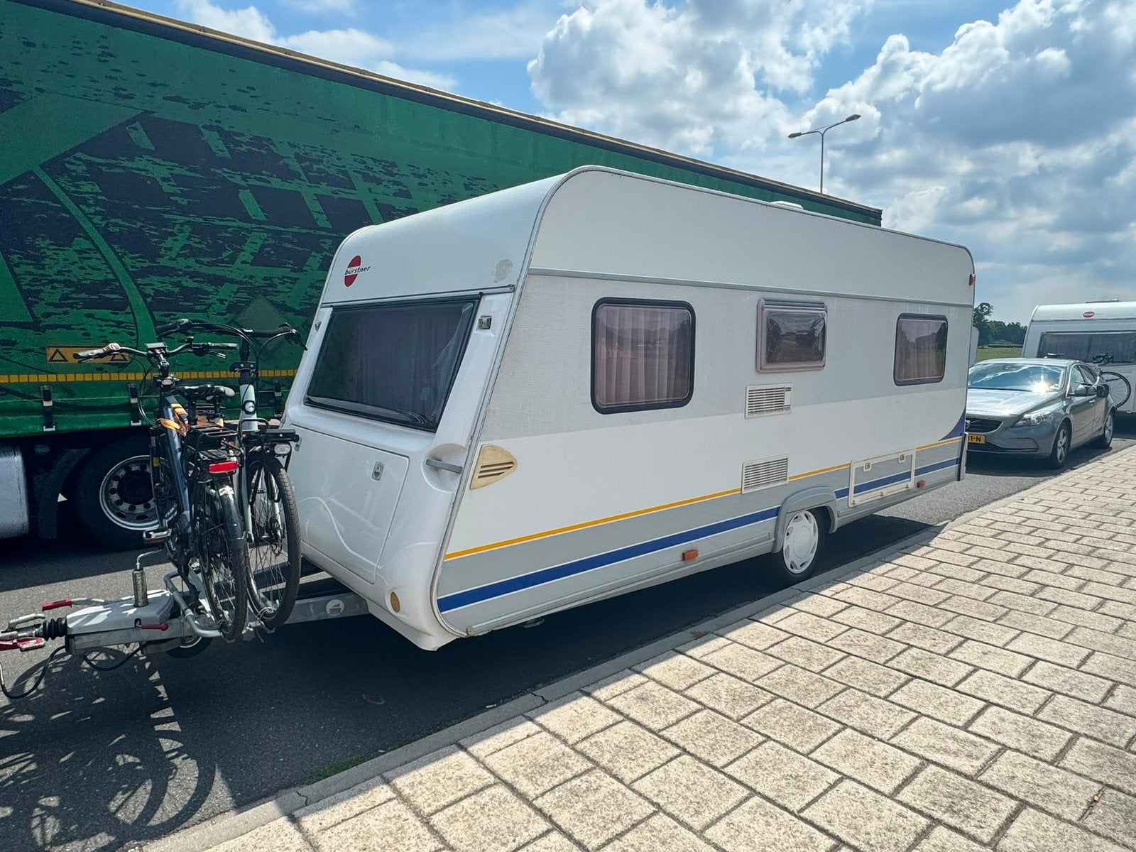 Mooie burstner fun 455 ts caravan, Omvormbare zithoek, Rondzit, 750 - 1000 kg, Particulier