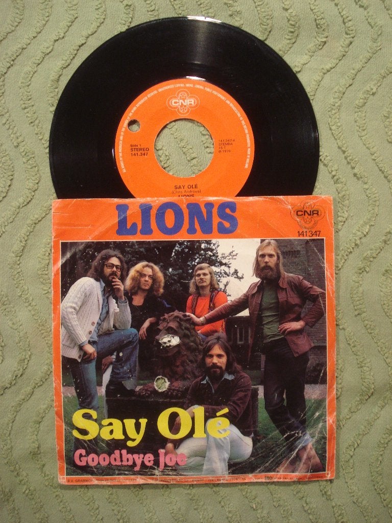 Lions 7" Vinyl Single: ‘Say olé’ (Nederland), Ophalen of Verzenden, Gebruikt, 7 inch, Pop