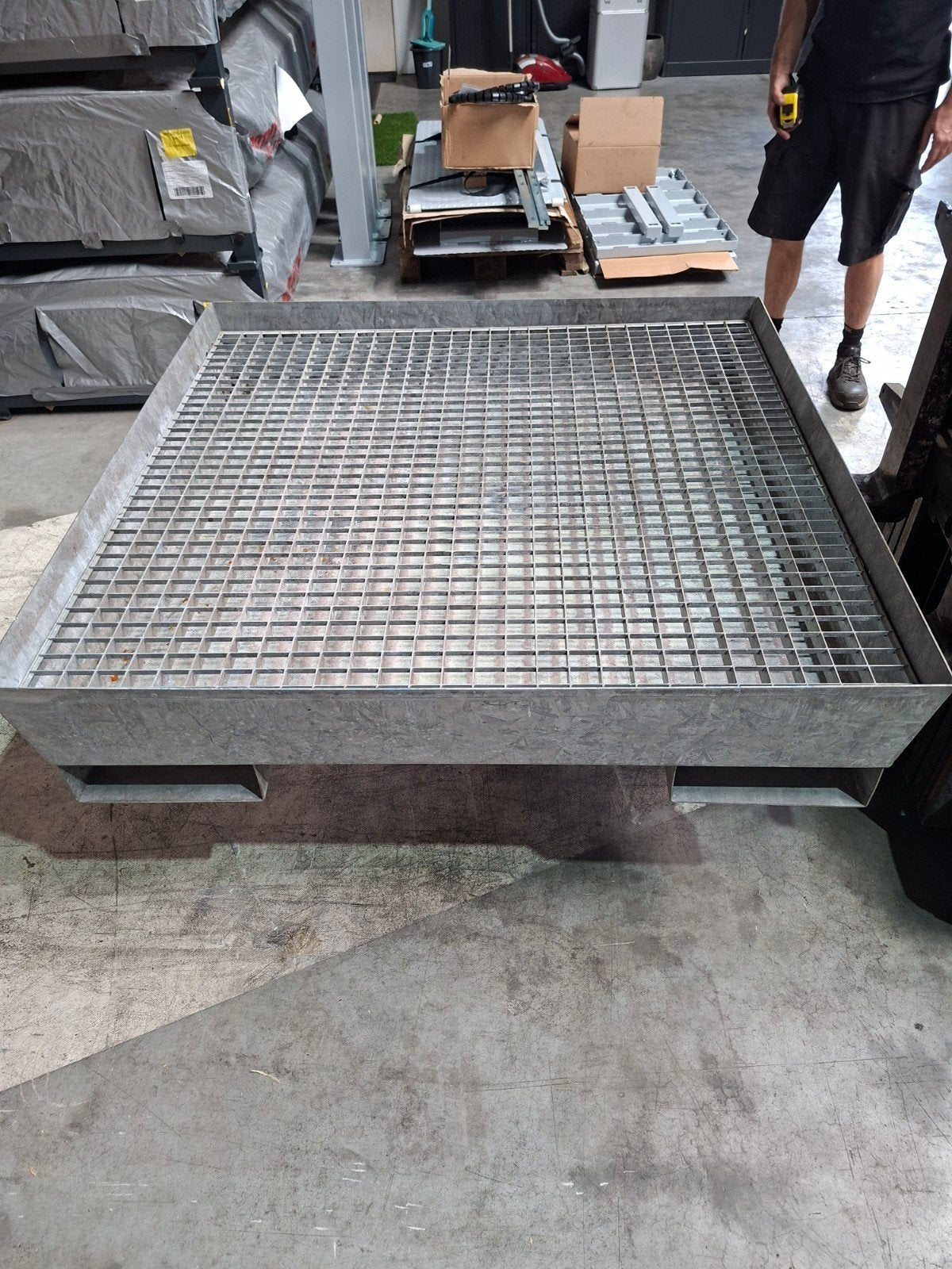 Olielekbak 124x121x29 cm, gegalvaniseerd, diepte bak 20 cm, Ophalen