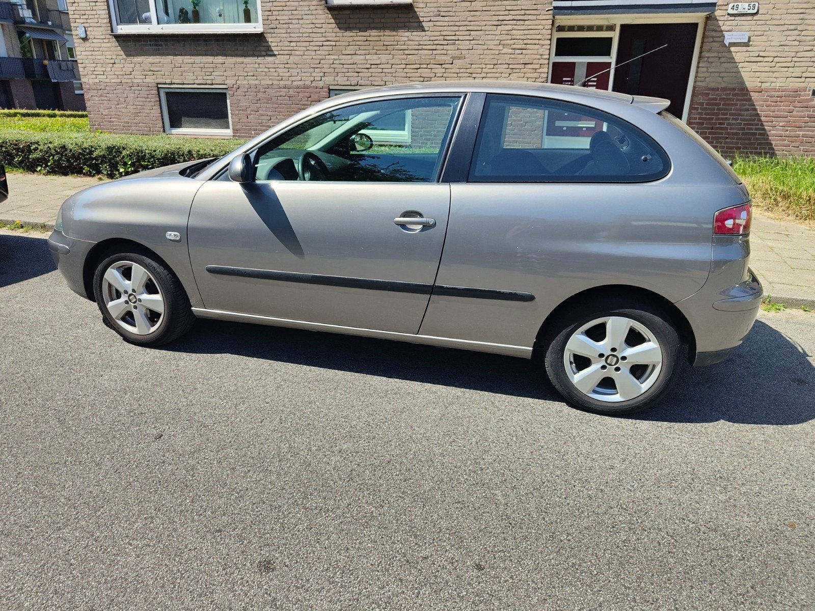 Seat Ibiza 1.4 16V 55KW 2003 Grijs, Auto's, Seat, Voorwielaandrijving, 4 cilinders, Ibiza, Origineel Nederlands