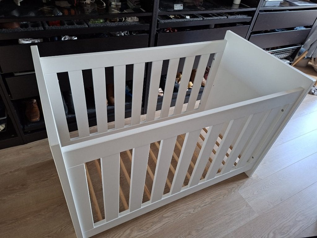 Bopita Bianco ledikant en Commode/ Babybed/ Babykamer, Ophalen, Zo goed als nieuw, Jongetje of Meisje