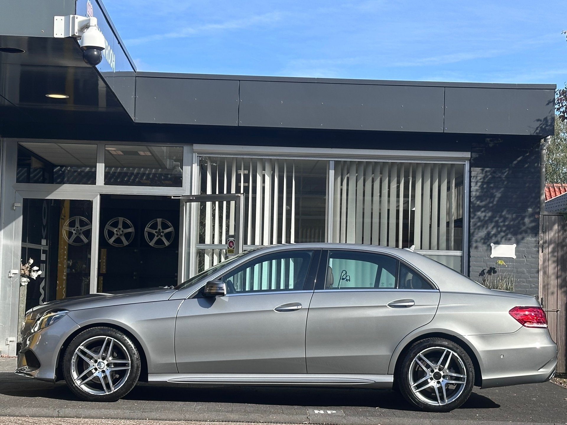 Mercedes-Benz E-klasse 200 Prestige Avantgarde ORG NL / AMG-, Auto's, Dealer onderhouden, Achterwielaandrijving, Gebruikt, Euro 6