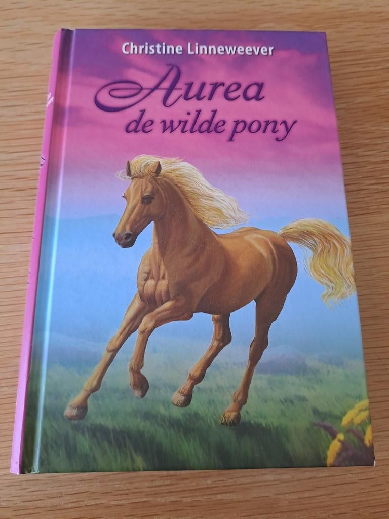 Christine Linneweever - Aurea de wilde pony, Ophalen of Verzenden, Zo goed als nieuw, Christine Linneweever