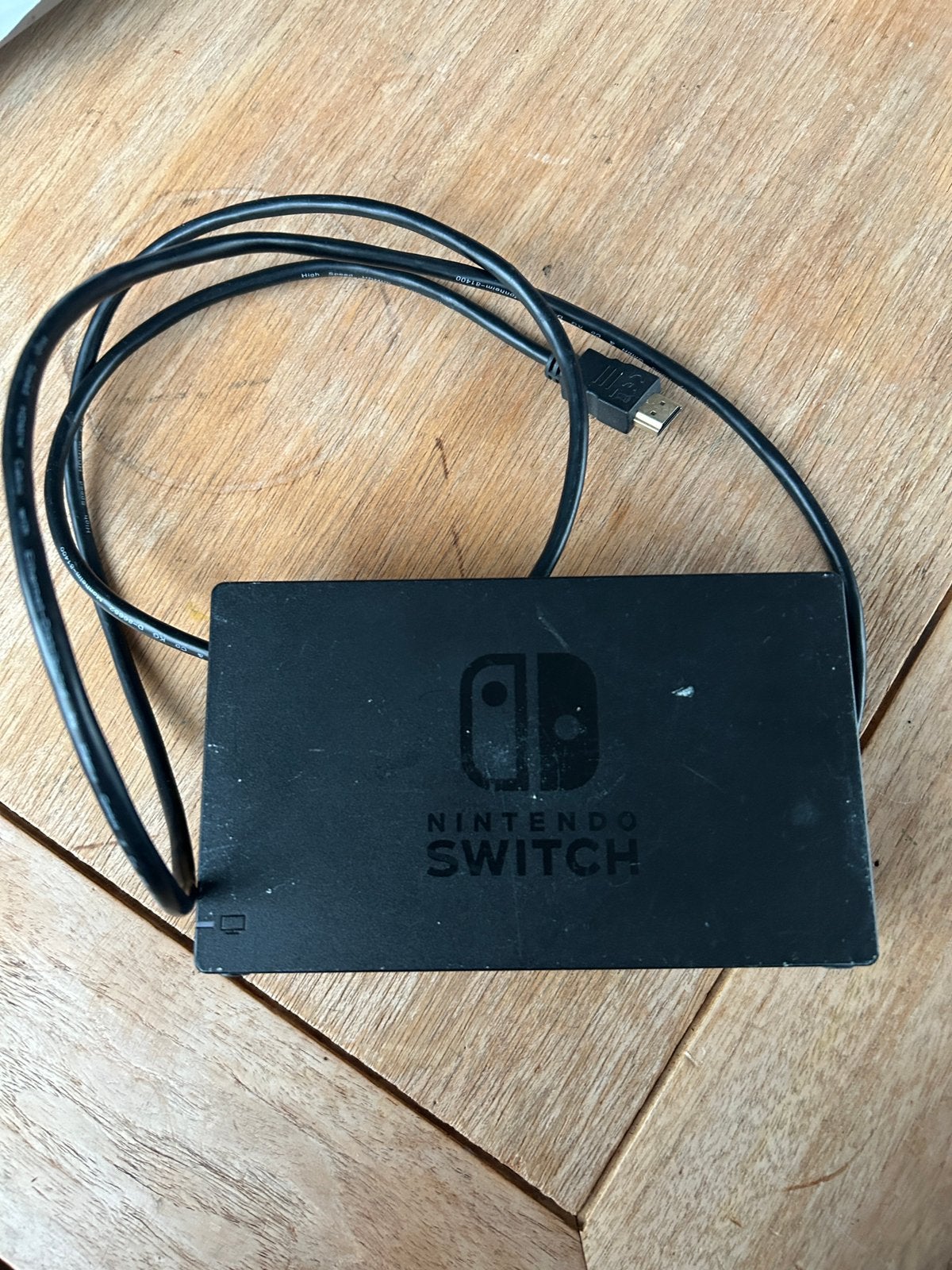 Nintendo switch laad station, Ophalen of Verzenden, Zo goed als nieuw, Switch, Overige controllers