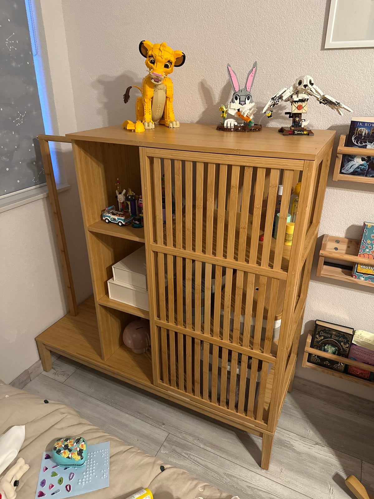 Ikea Bamboe kast met schuifdeur en open vakken, Ophalen, 100 tot 150 cm, Zo goed als nieuw, 25 tot 50 cm