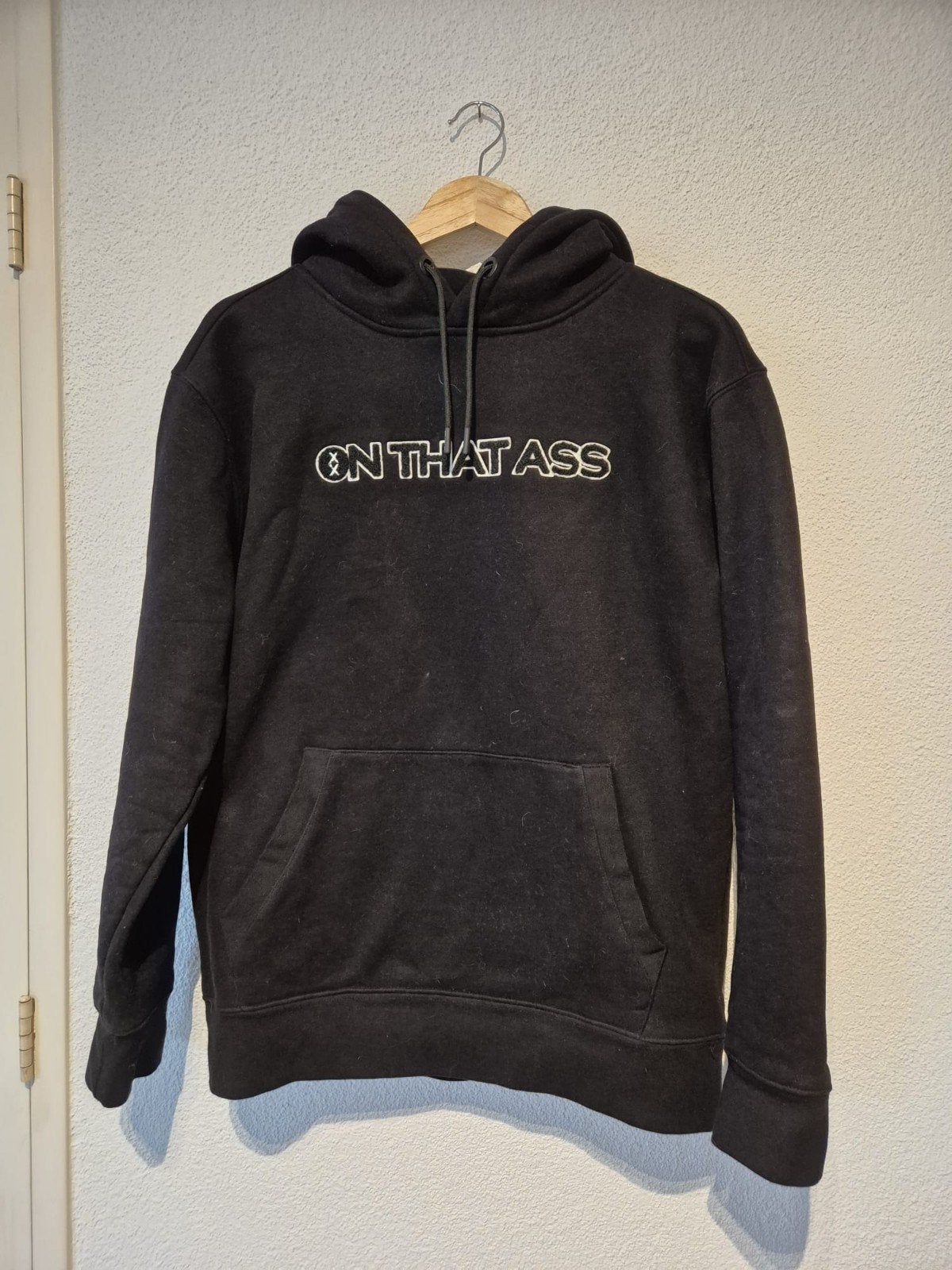 Zwarte 'ON THAT ASS' hoodie - Maat M, Ophalen of Verzenden, Gedragen, ON THAT ASS