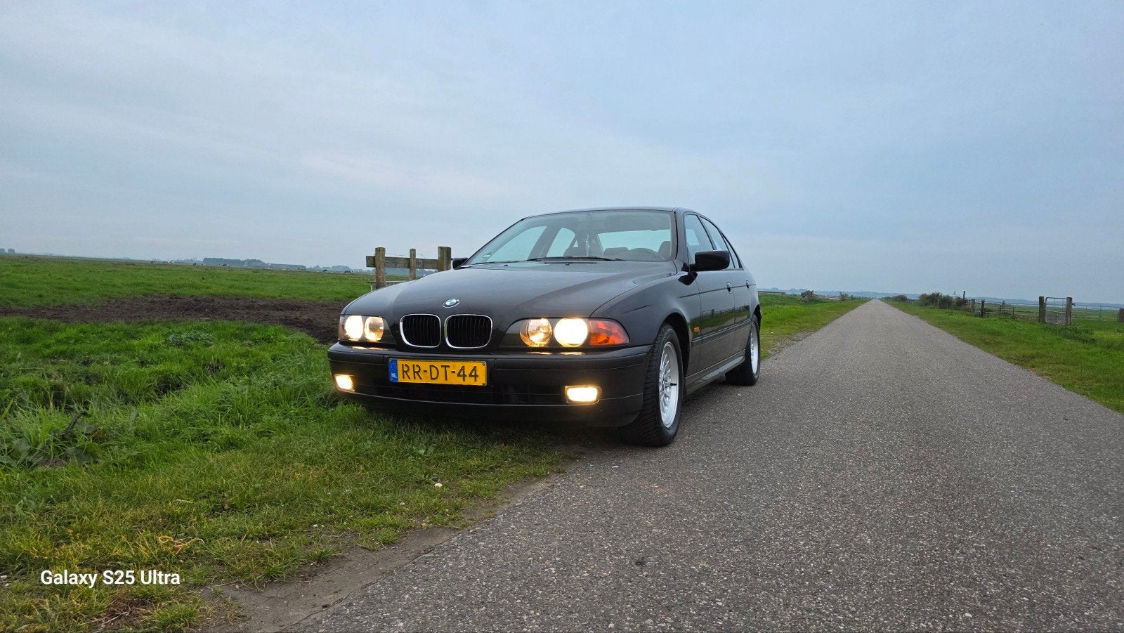 BMW 523i 1997, Auto's, Automaat, Achterwielaandrijving, 2494 cc, Zwart