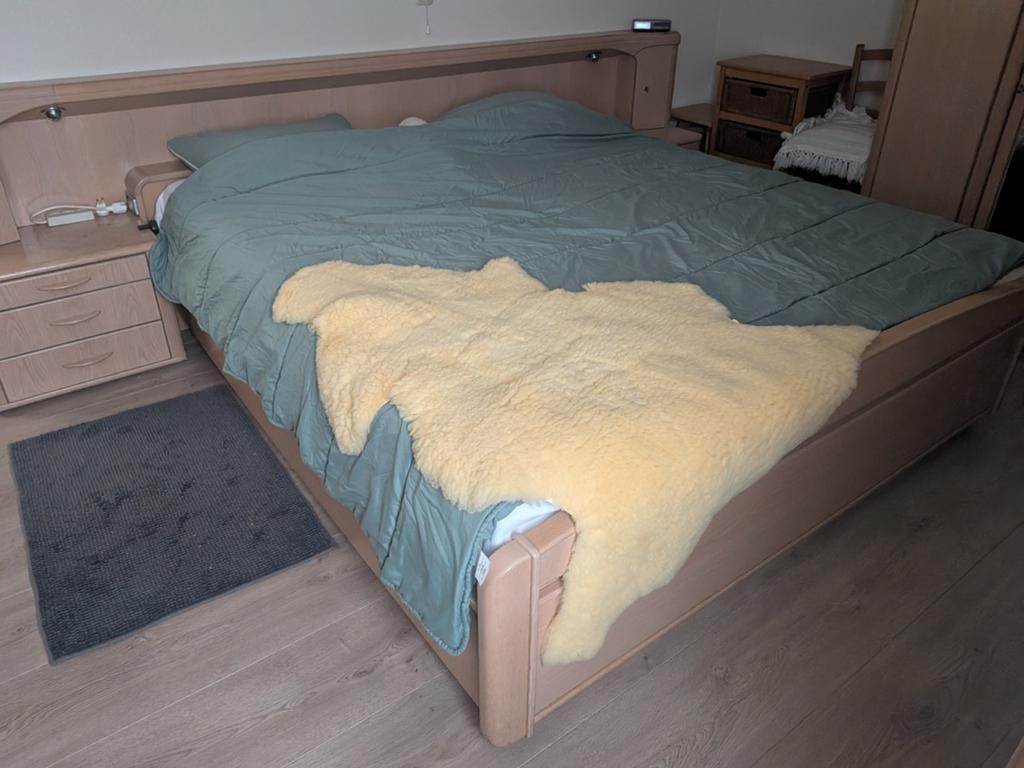 Hülsta tweepersoonsbed met verstelbare lattenbodem, Beige, Tweepersoons, Ophalen of Verzenden, 180 cm