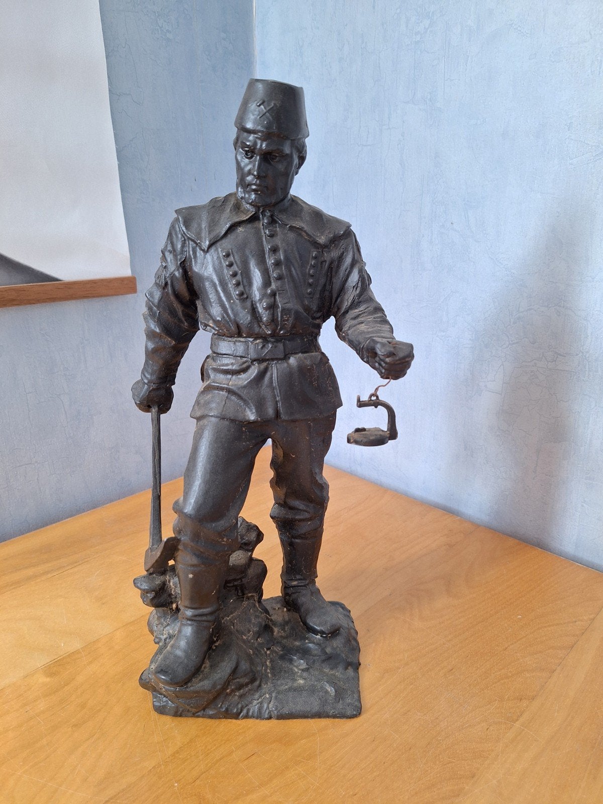 Vintage mijnwerker beeld, Ophalen, 20 - 50 cm, Op sokkel, Beeld