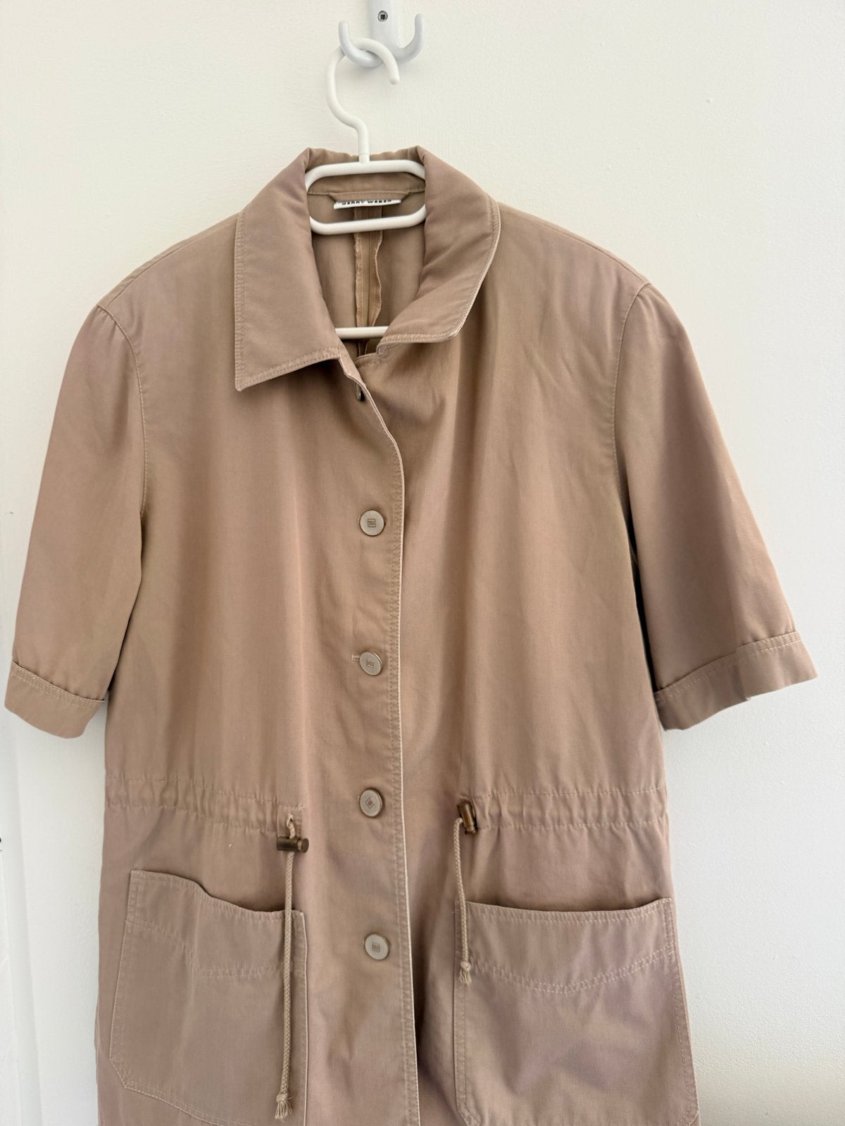 Korte jas/blouse met trekkoord - Beige, Ophalen of Verzenden, Zo goed als nieuw, Maat 38/40 (M), Beige