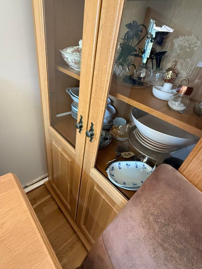 Buffetkast hout vitrine kast goede staat, Ophalen, Zo goed als nieuw, 25 tot 50 cm, 150 tot 200 cm