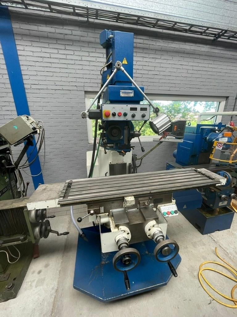 TOS freesmachine type FNK 2 R in zeer nette staat 2010, Doe-het-zelf en Verbouw, Gereedschap | Freesmachines, Gebruikt, Elektrisch