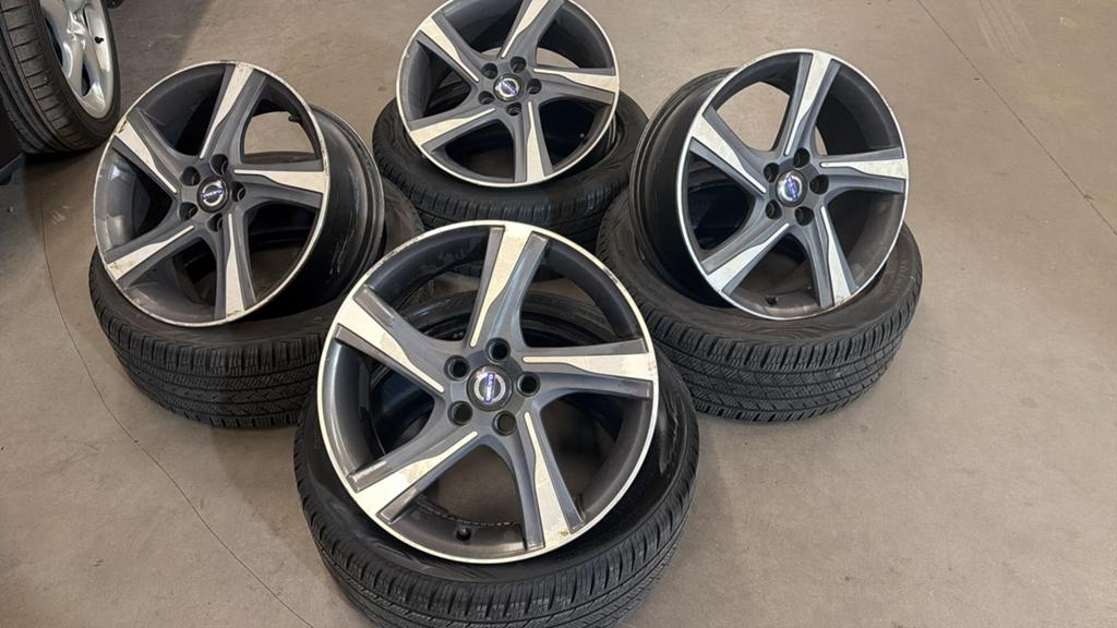 Volvo 17inch R design velgen, Auto-onderdelen, Banden en Velgen, Velg(en), 17 inch, Ophalen of Verzenden, Zomerbanden
