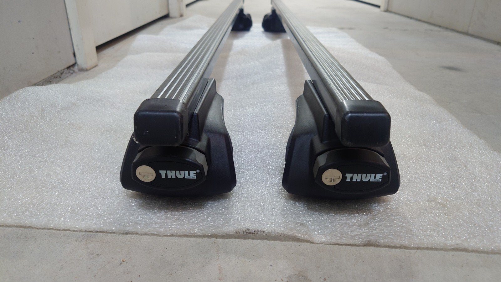 Thule dakdragers: 757 voetenset + 761 stangenset, Auto diversen, Ophalen, Zo goed als nieuw