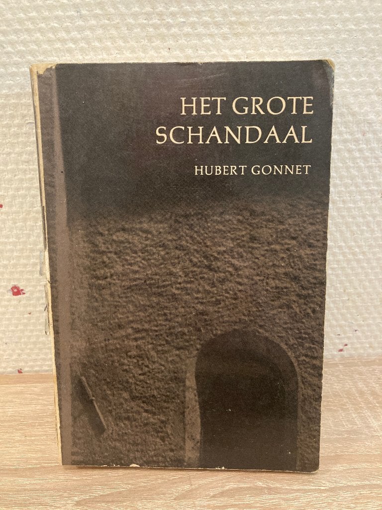 Hubert Gonnet - het grote schandaal 1968, Ophalen of Verzenden, Gelezen
