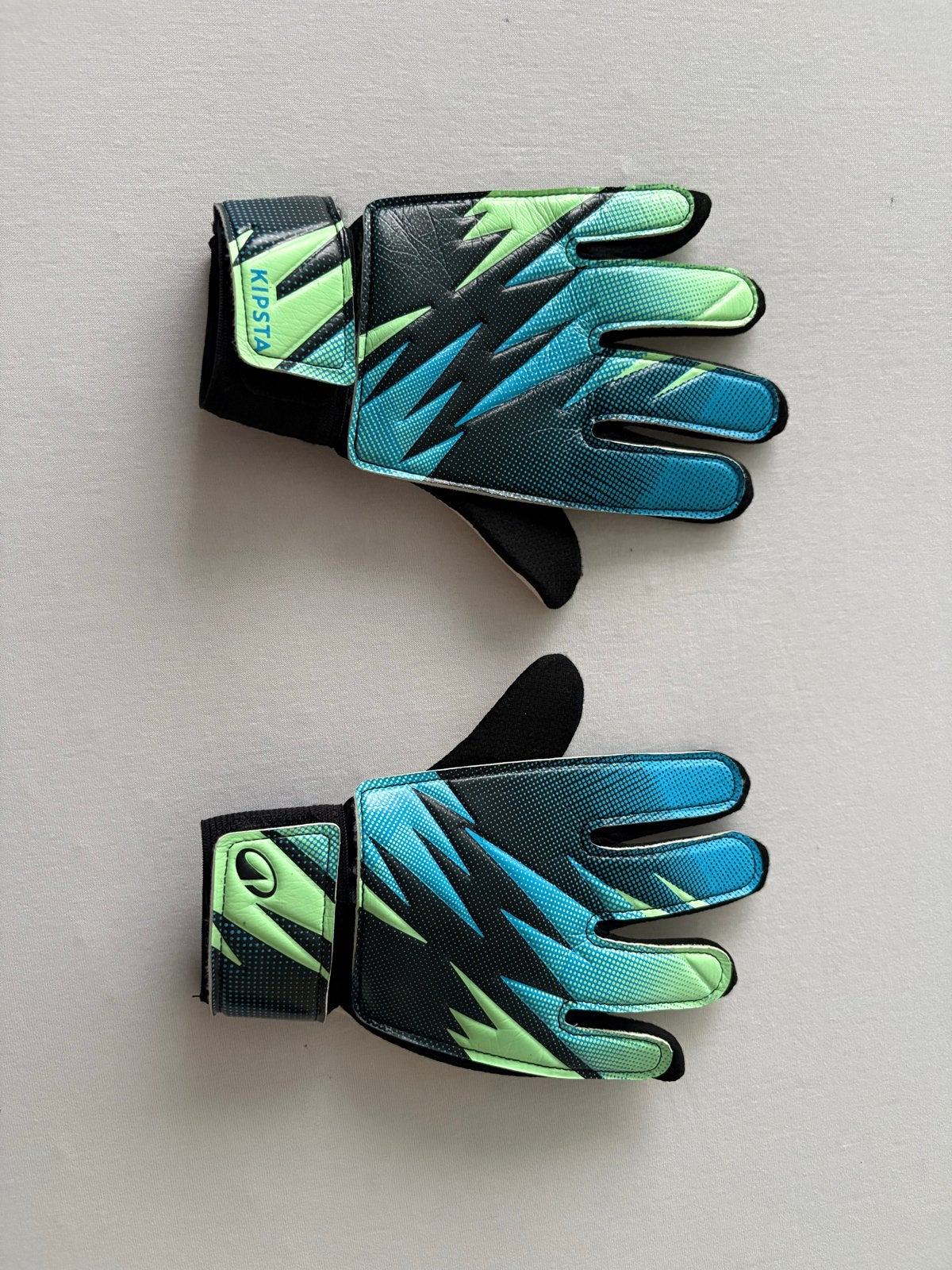 Kipsta Keeperhandschoenen kinderen voetbal Maat 4, Ophalen of Verzenden, Zo goed als nieuw, Handschoenen