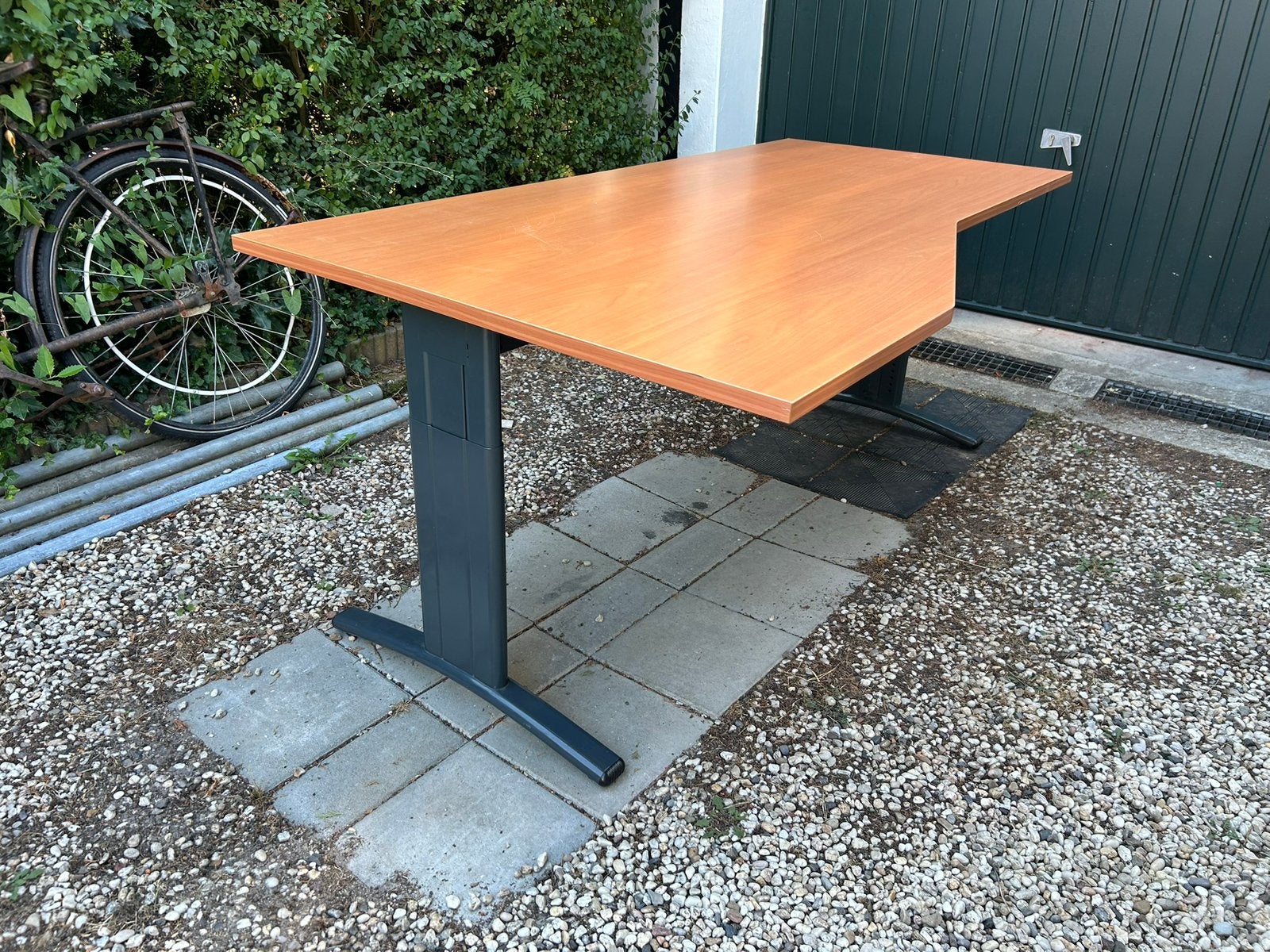 In hoogte verstelbaar BUREAU, Ophalen, Overige typen, 180 cm, Spaanplaat of MDF