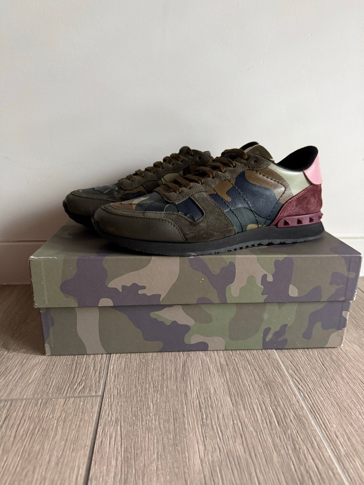 Valentino Garavani Camouflage Sneakers Maat 41, Kleding | Heren, Ophalen of Verzenden, Gedragen, Overige kleuren, Sneakers of Gympen