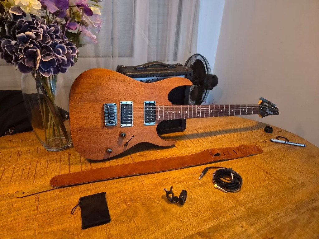 Ibanez RG421 te koop met Gitaar essentials, Ophalen, Ibanez, Met versterker, Zo goed als nieuw