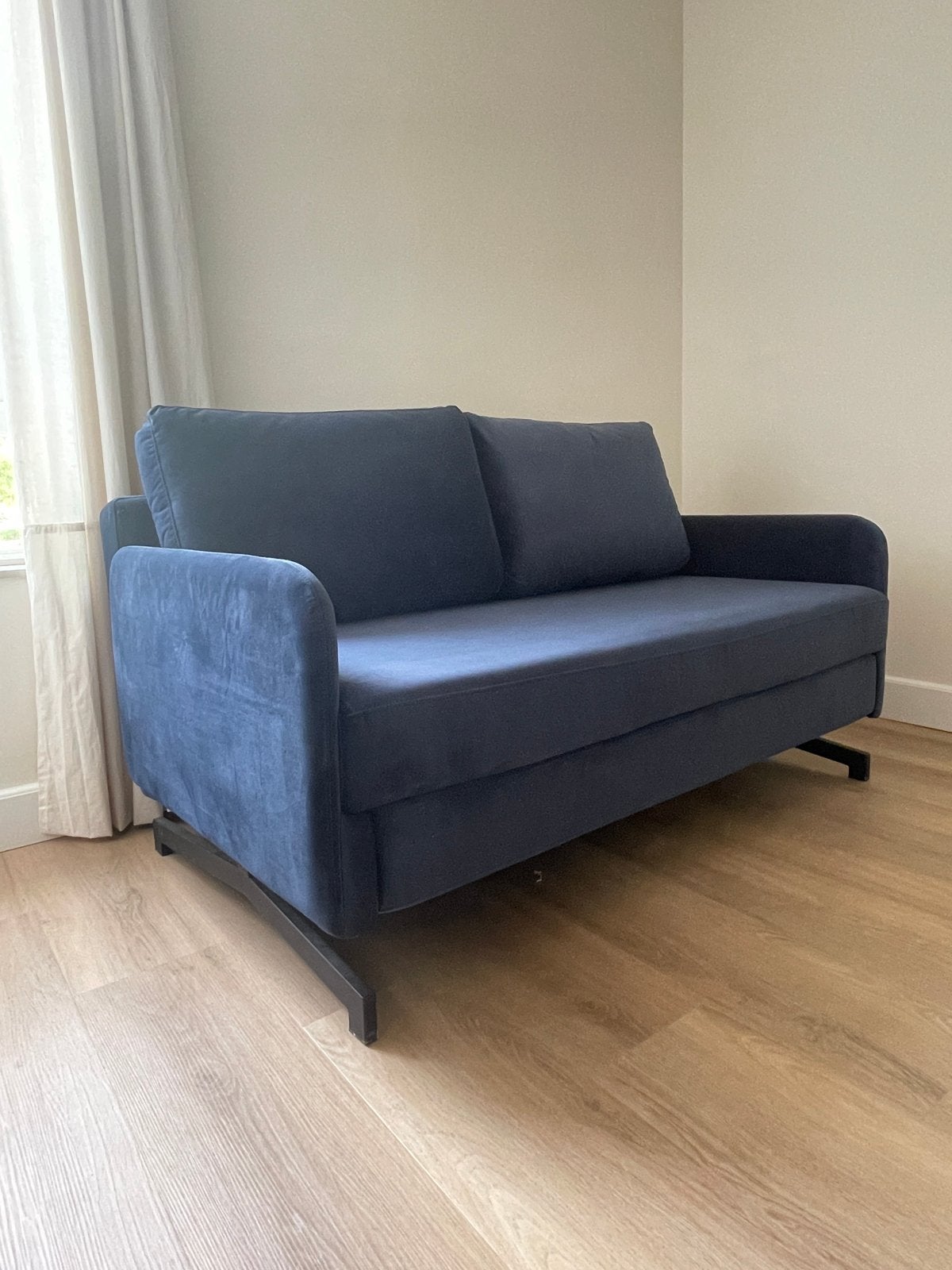 Motti slaapbank van Made, saffierblauw fluweel, 2-persoons, Huis en Inrichting, Slaapkamer | Slaapbanken, Blauw, Tweepersoons