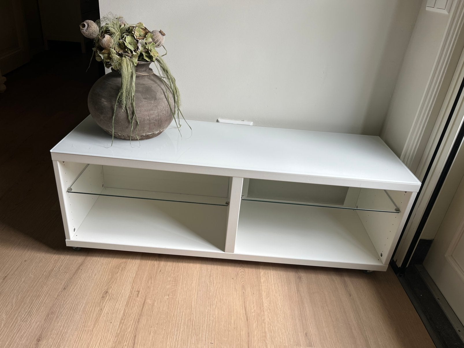 IKEA BESTÅ tv-meubel – wit – 120 x 40 x 43,5 cm, Huis en Inrichting, Kasten | Televisiemeubels, Ophalen, 100 tot 150 cm, Zo goed als nieuw
