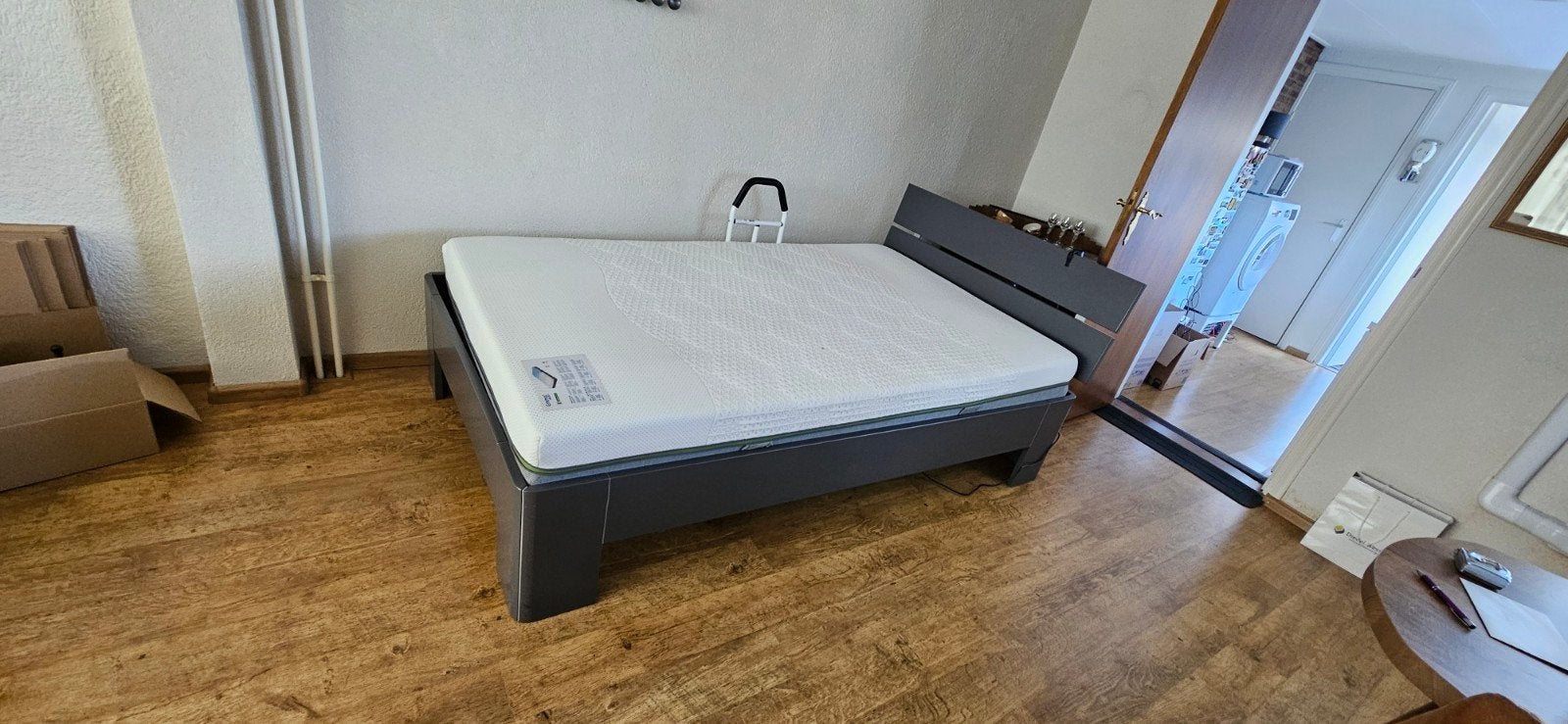 Twijfelaar bed met elektrische lattenbodem en matras, Huis en Inrichting, Ophalen, Overige materialen, Verstelbaar, Zo goed als nieuw